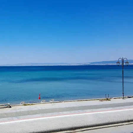 Korali Seaview Apartment, Perea 아파트 *