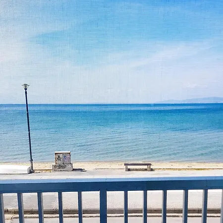 Korali Seaview Apartment, Perea 아파트 *