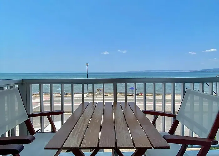 Korali Seaview Apartment, Perea *